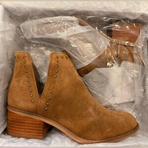 Steve Madden (Women Size 7) Brown Suede Ankle Booties